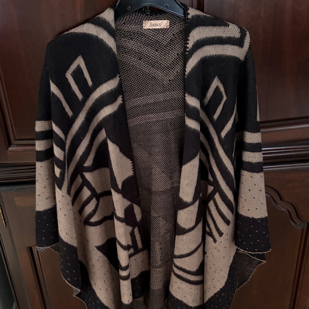 New Janice Black and Taupe Patterned Open-Front Cardigan Poncho